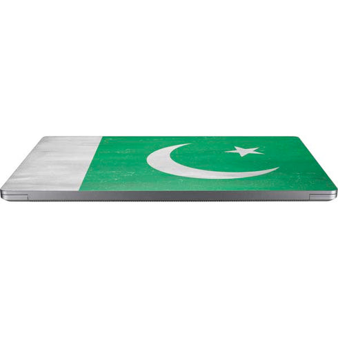 Pakistan Flag Distressed Universal Laptop 16.6in (13.4 x 9.7in) Skin
